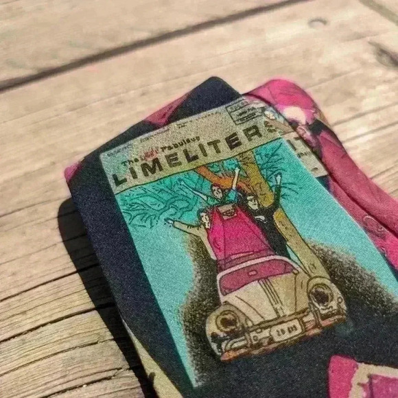 Vintage 1970s  Eaton silk tie with old records LP design - Picture 5 of 10